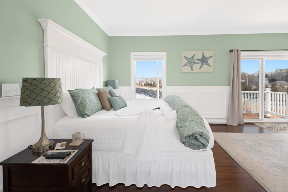 Hull Ma Bed & Breakfast Rooms | Beacon Waterfront Inn | Nantasket Beach, MA